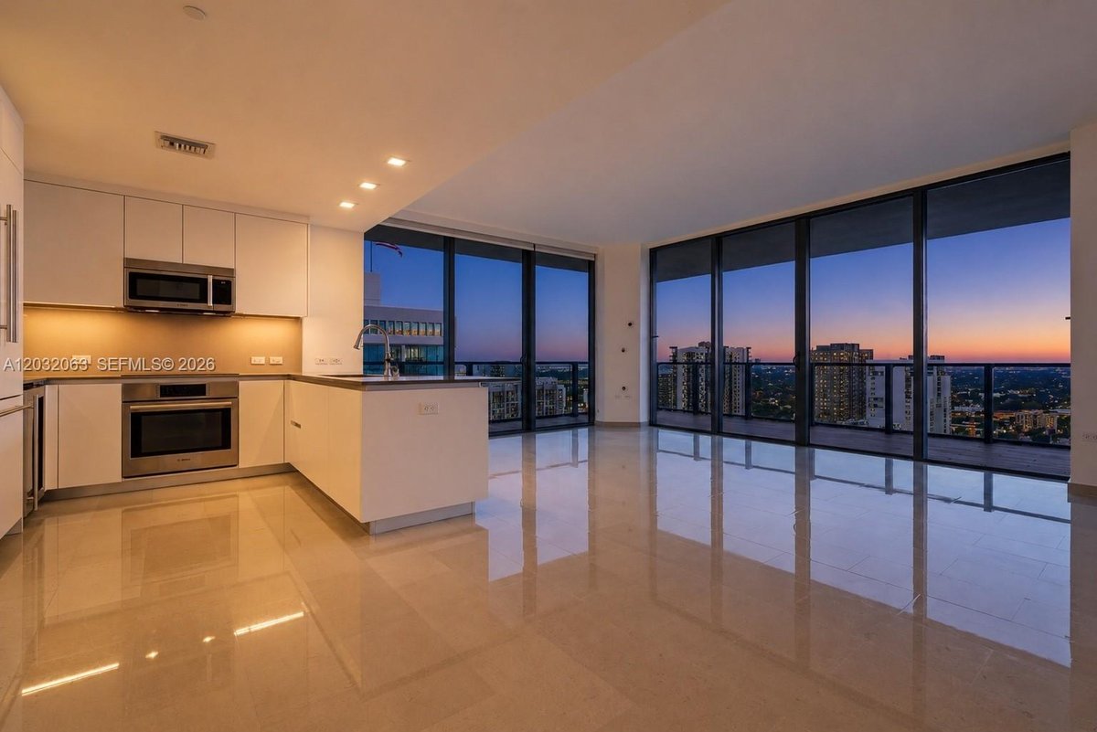 88 SW 7th St # 2302, Miami FL 33130