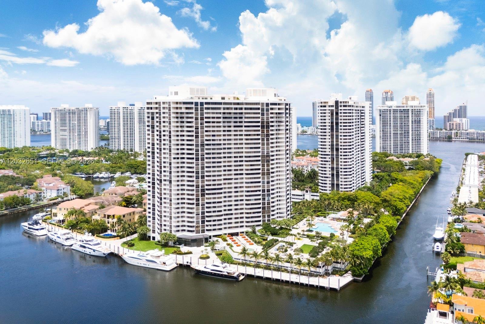 1000 W Island Blvd # 911, Aventura FL 33160