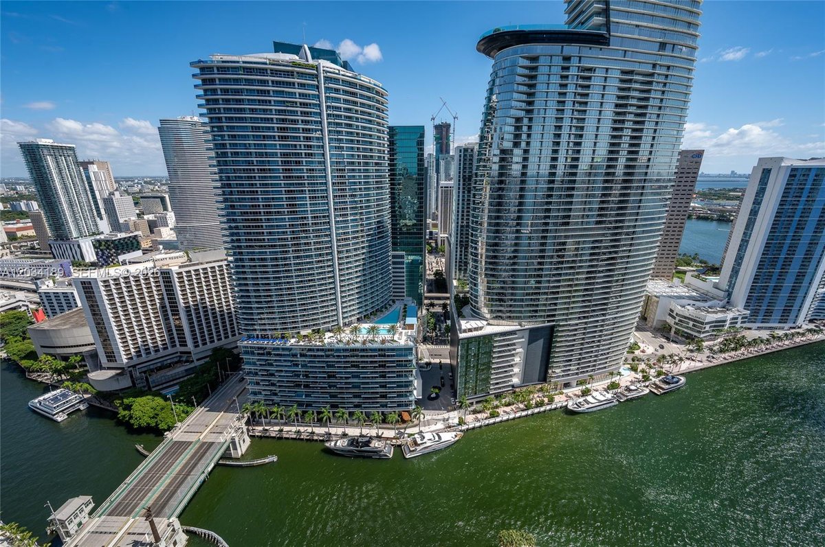 475 Brickell Ave # 4115, Miami FL 33131