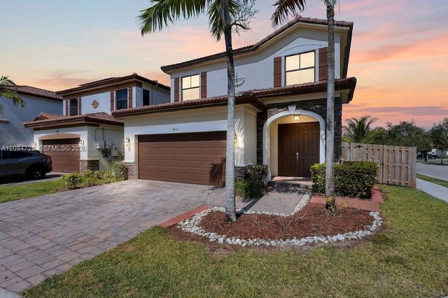 8890 NW 99th Path, Doral FL 33178