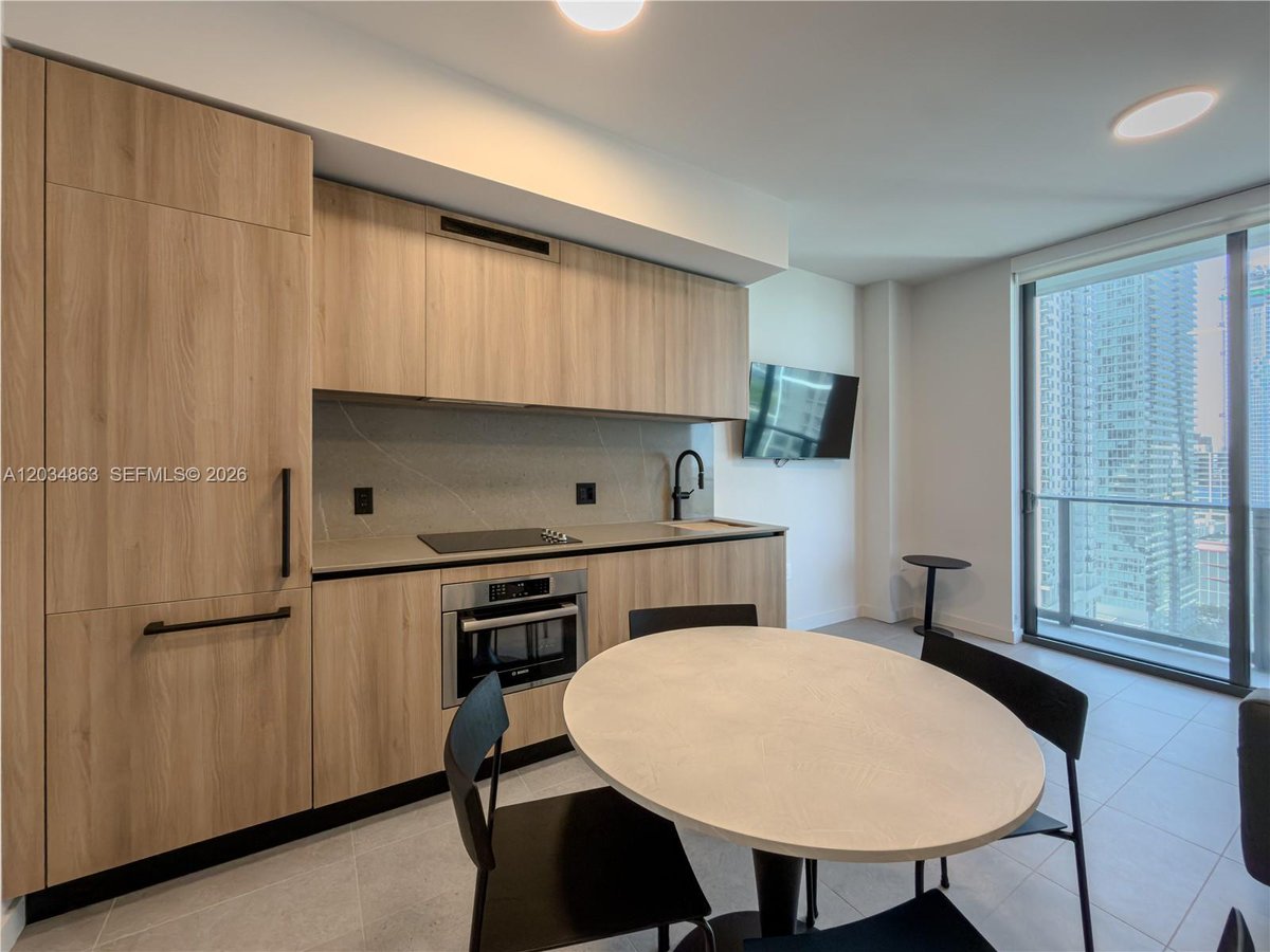 121 NE 5th St # 2211, Miami FL 33132