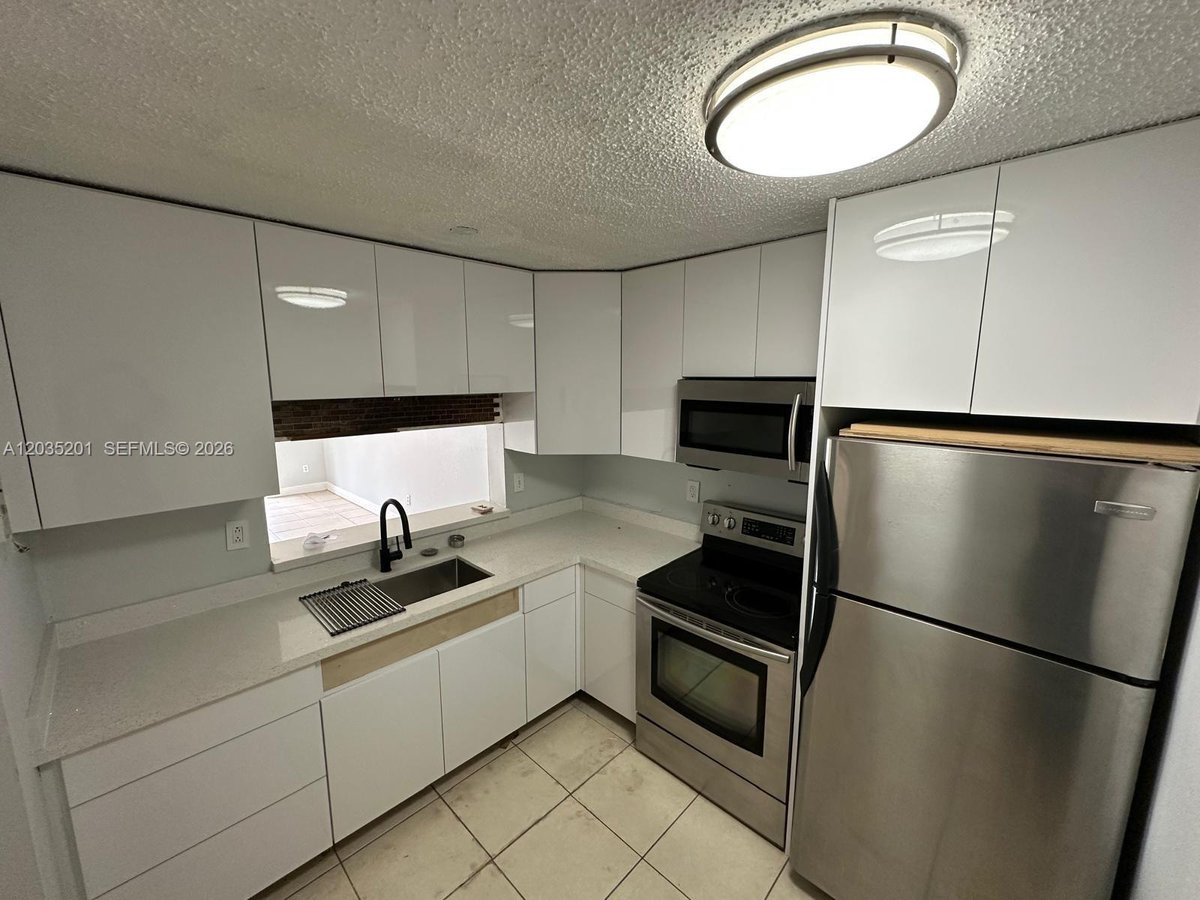 484 NW 165th St Rd # 109, Miami FL 33169
