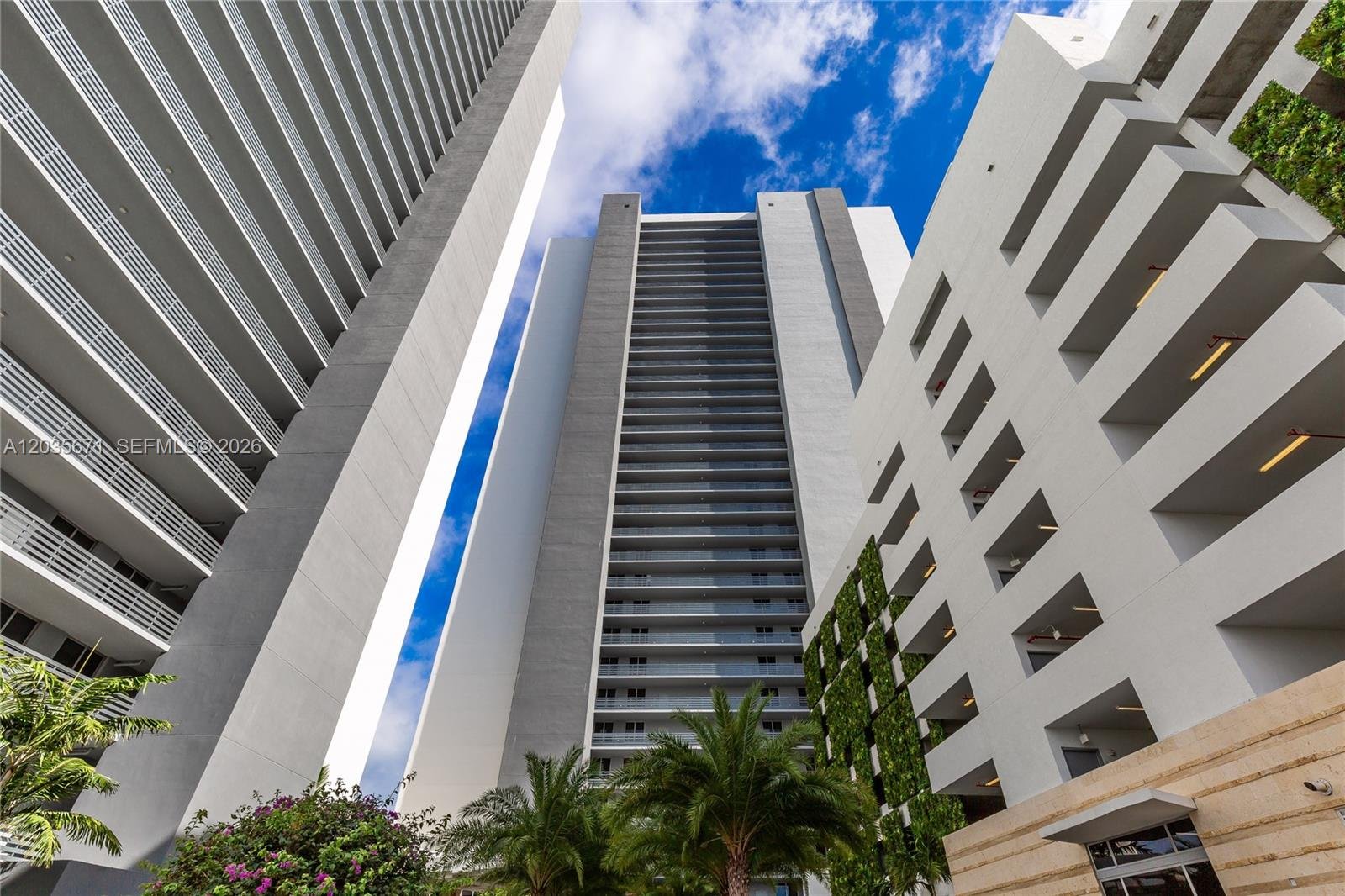 16385 Biscayne Blvd # 1805, North Miami Beach FL 33160