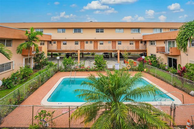 1100 W 35th St # 23, Hialeah FL 33012