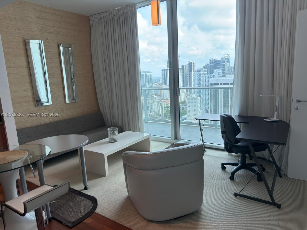 300 S Biscayne Blvd # 3703, Miami FL 33131
