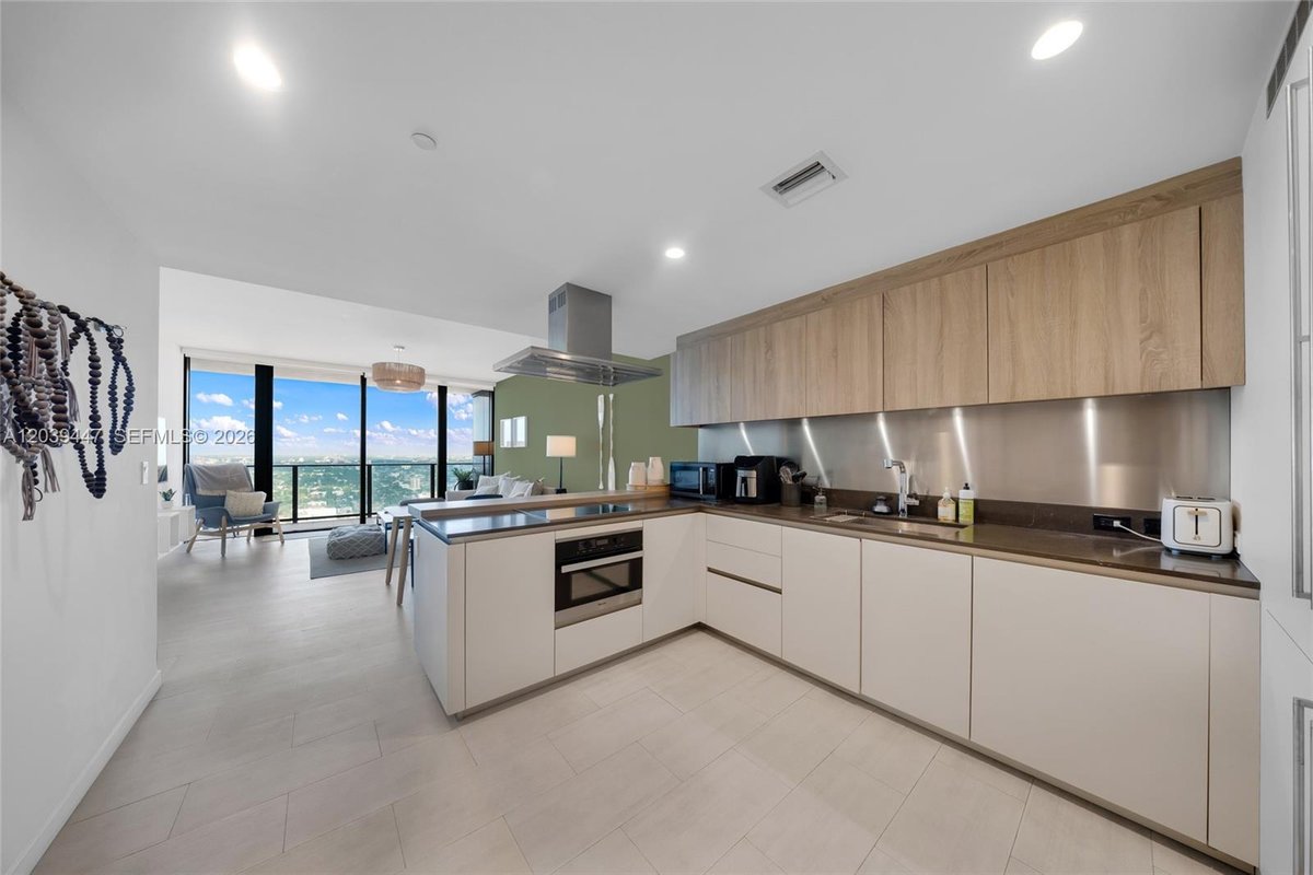 1000 Brickell Plz # 4704, Miami FL 33131