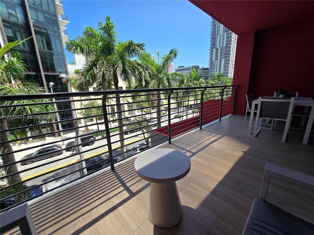 90 NE 32ND ST # 305, Miami FL 33137