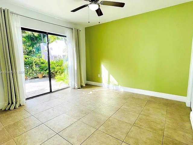 585 NE 66th St # 3, Miami FL 33138