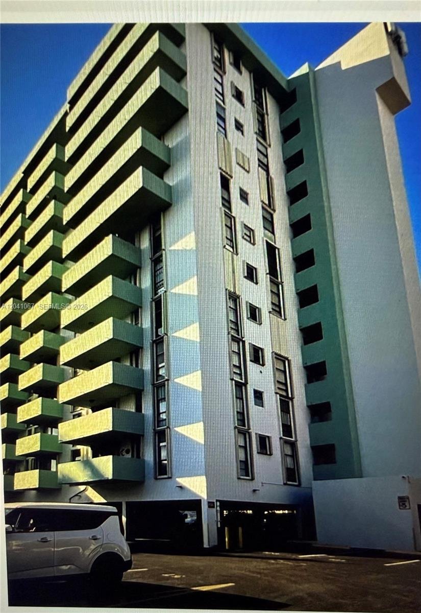 1825 W 44th Pl # 707, Hialeah FL 33012