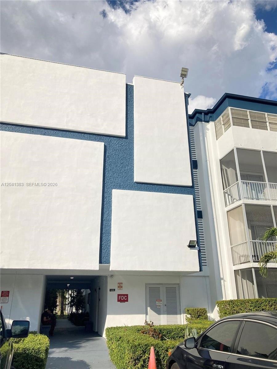 9159 SW 77th Ave # 211, Miami FL 33156