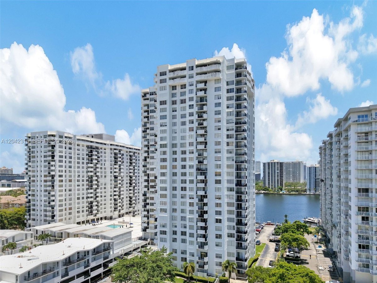2750 NE 183rd St # 2410, Aventura FL 33160