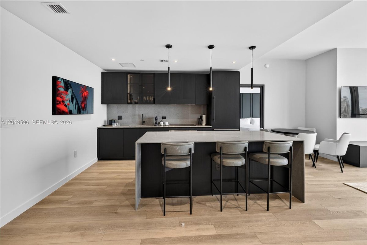 20 NE 11th # 4702, Miami FL 33132