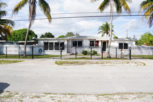 2955 NW 102nd St, Miami FL 33147