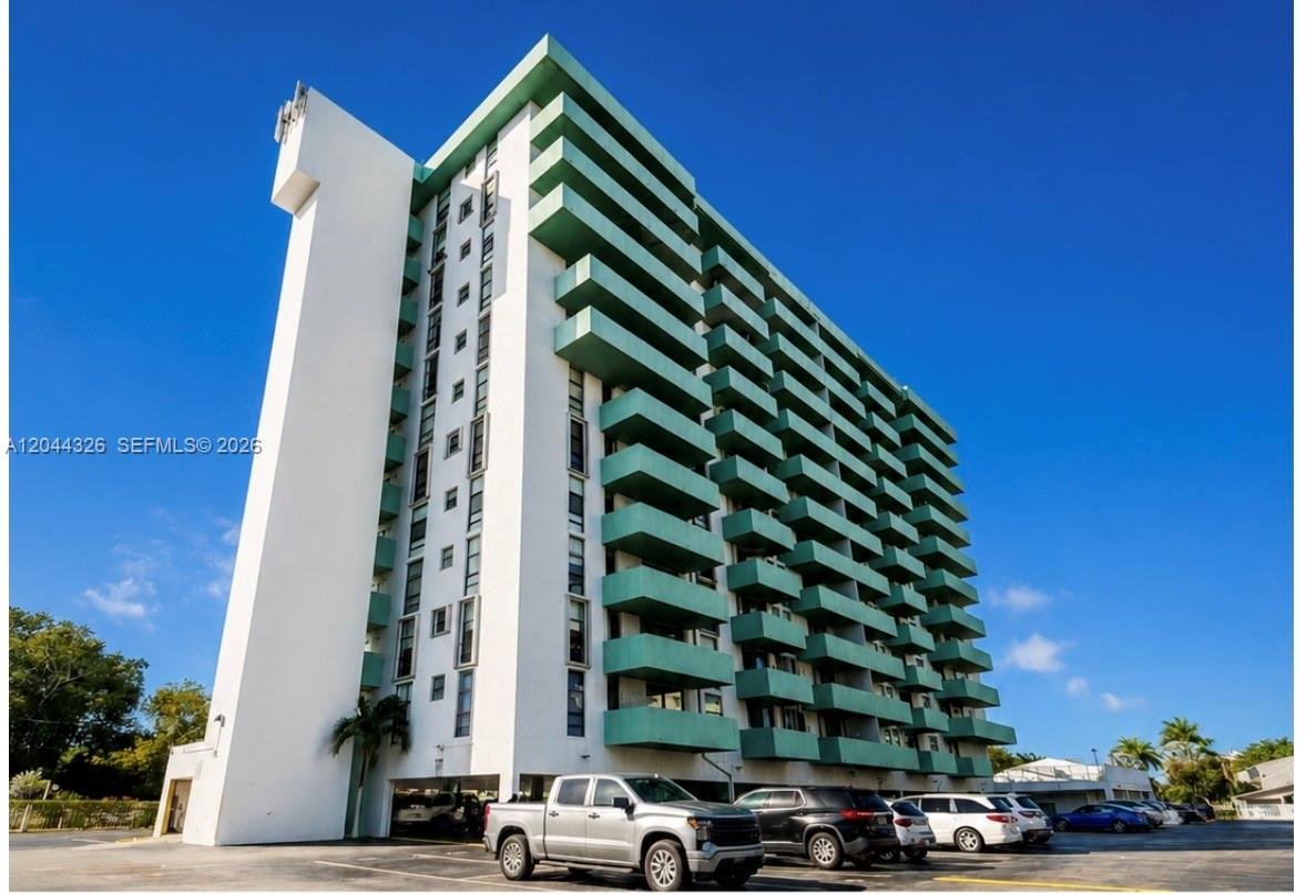 1825 W 44th Pl # 806, Hialeah FL 33012