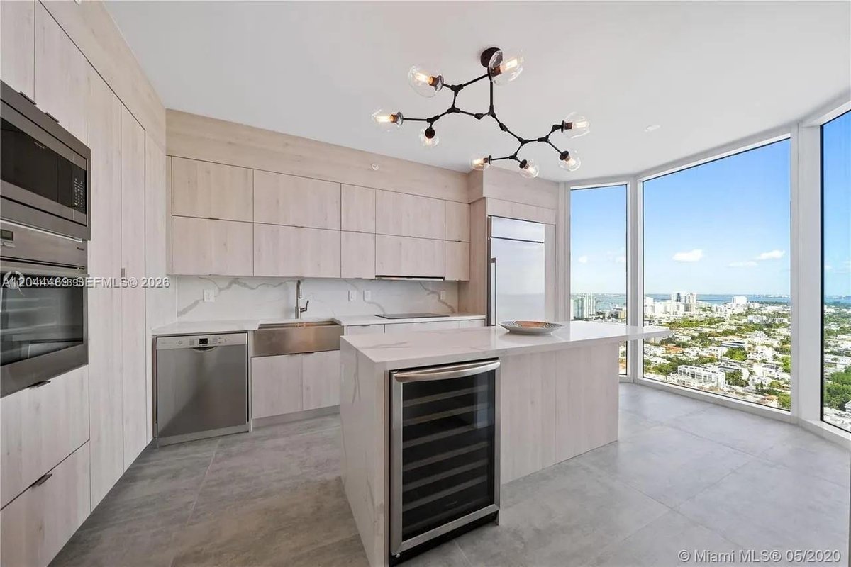 300 S Pointe Dr # 3604, Miami Beach FL 33139