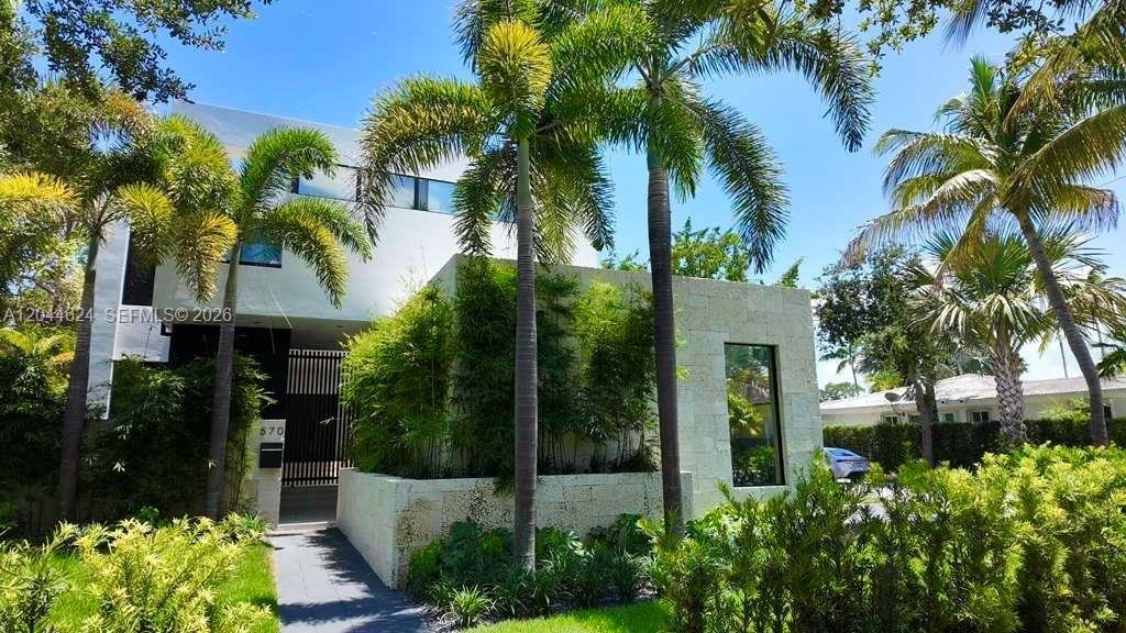570 S Shore Dr, Miami Beach FL 33141