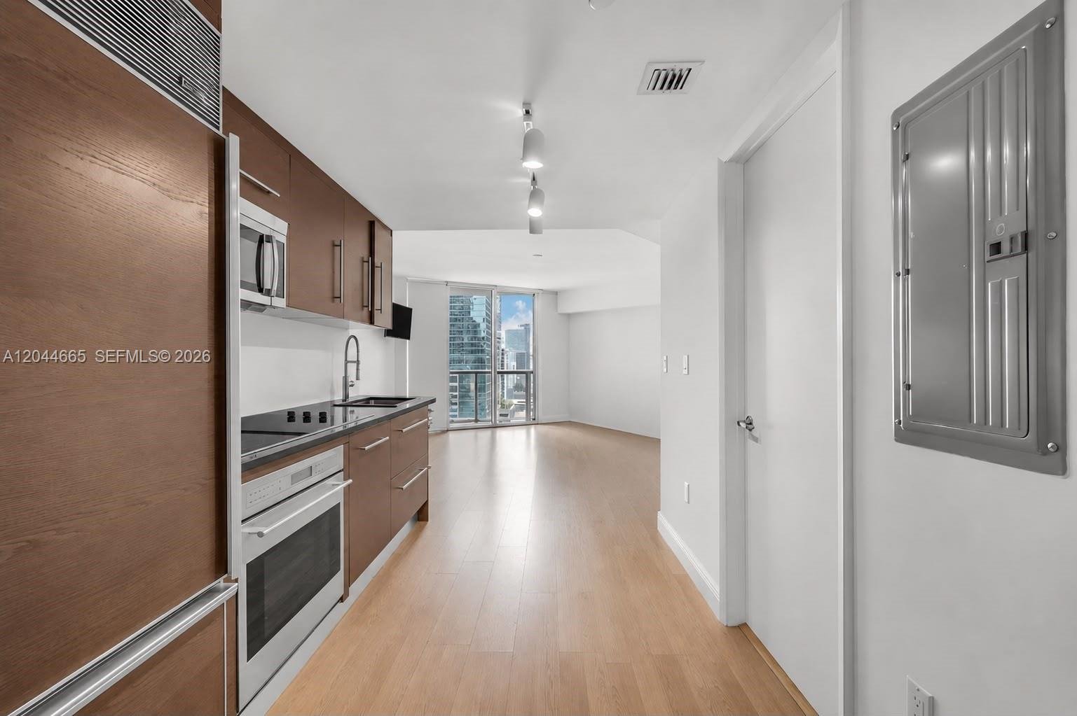 475 Brickell Ave # 2508, Miami FL 33131