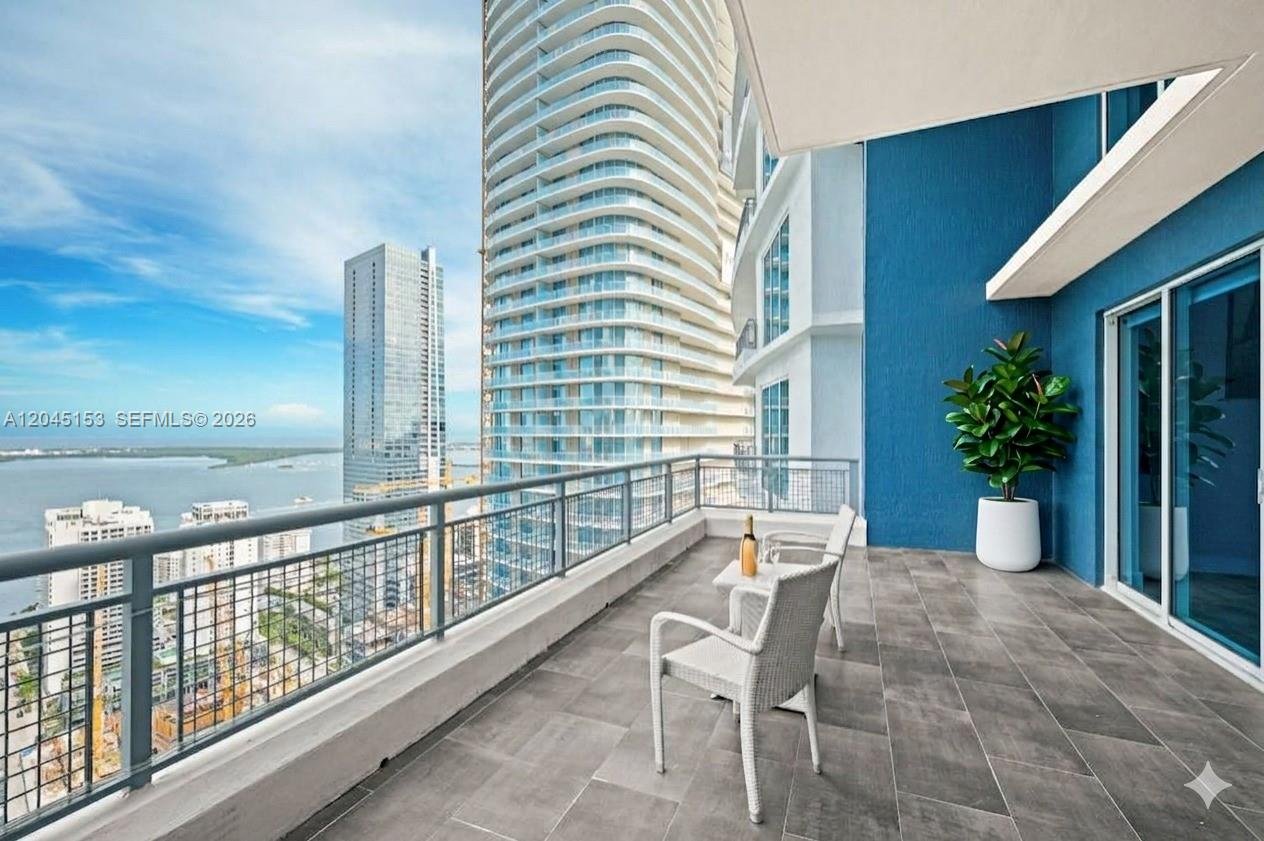60 SW 13th St # 4002, Miami FL 33130