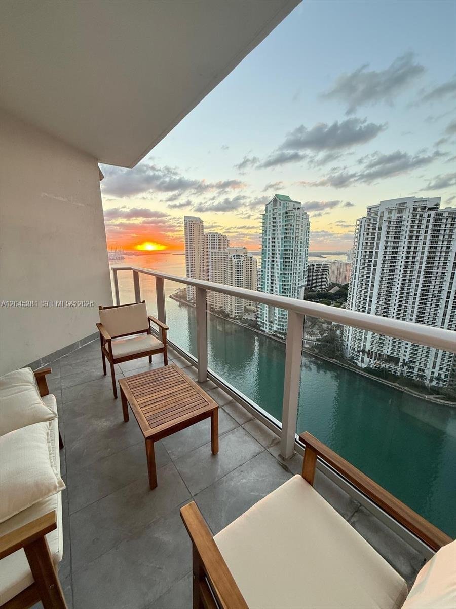 300 S Biscayne Blvd # 2806, Miami FL 33131