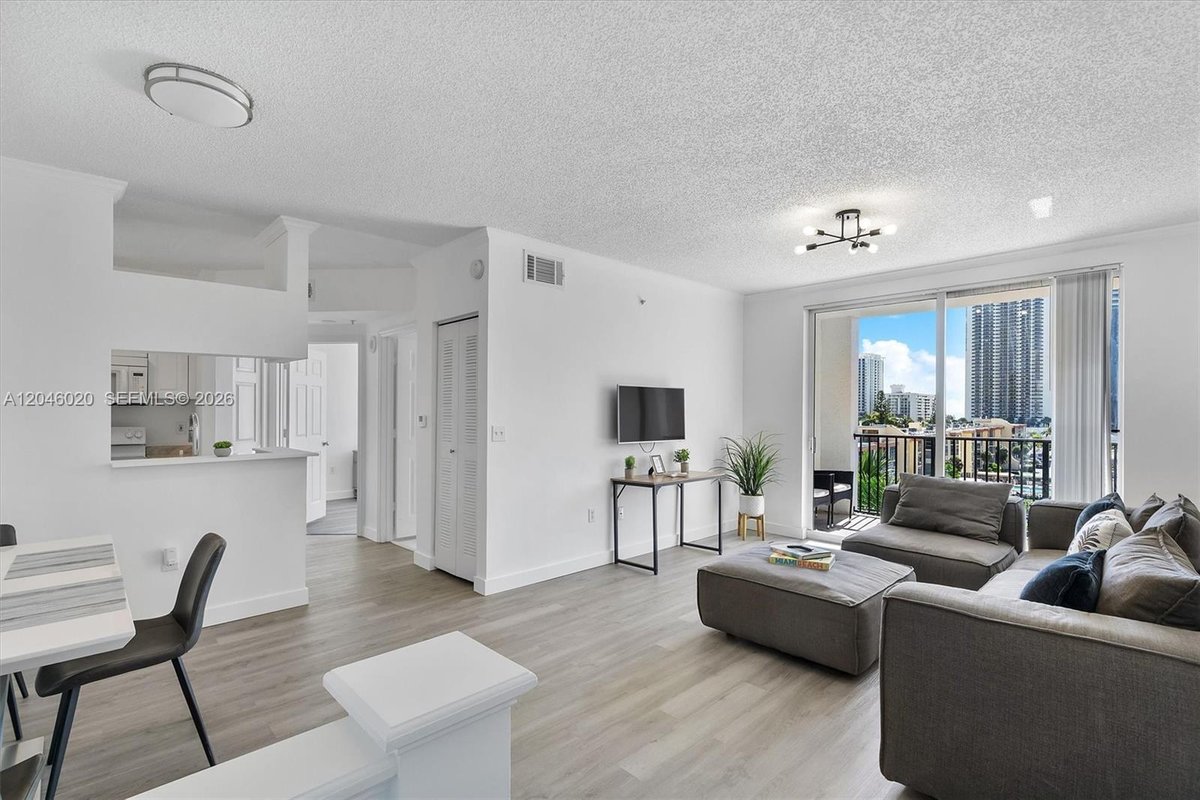 17100 N Bay Rd # 1717, Sunny Isles Beach FL 33160