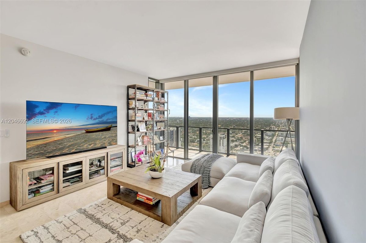 88 SW 7th St # 3604, Miami FL 33130