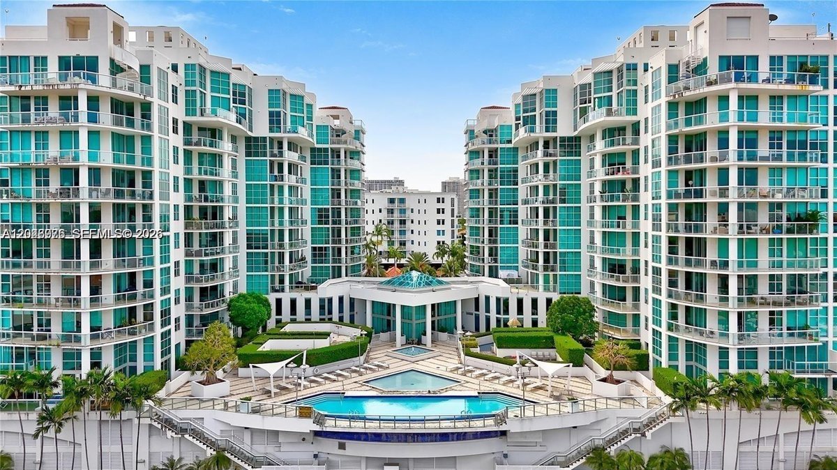 3131 NE 188th St # 1205, Aventura FL 33180