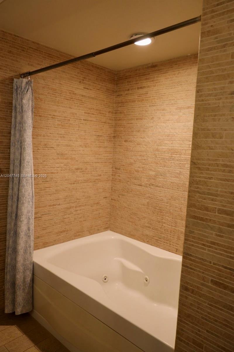50 Biscayne Blvd # 606, Miami FL 33132