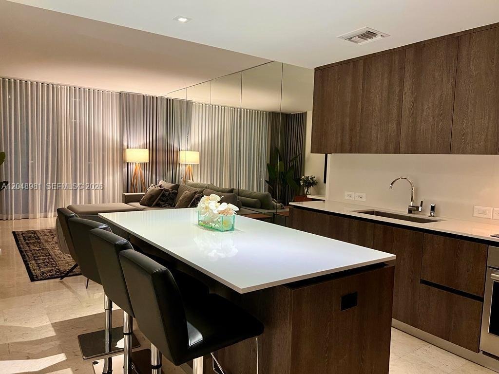 88 SW 7th St # 808, Miami FL 33130