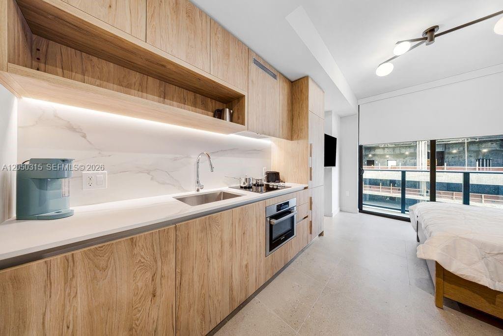 11 NE 6th St # 1106, Miami FL 33132