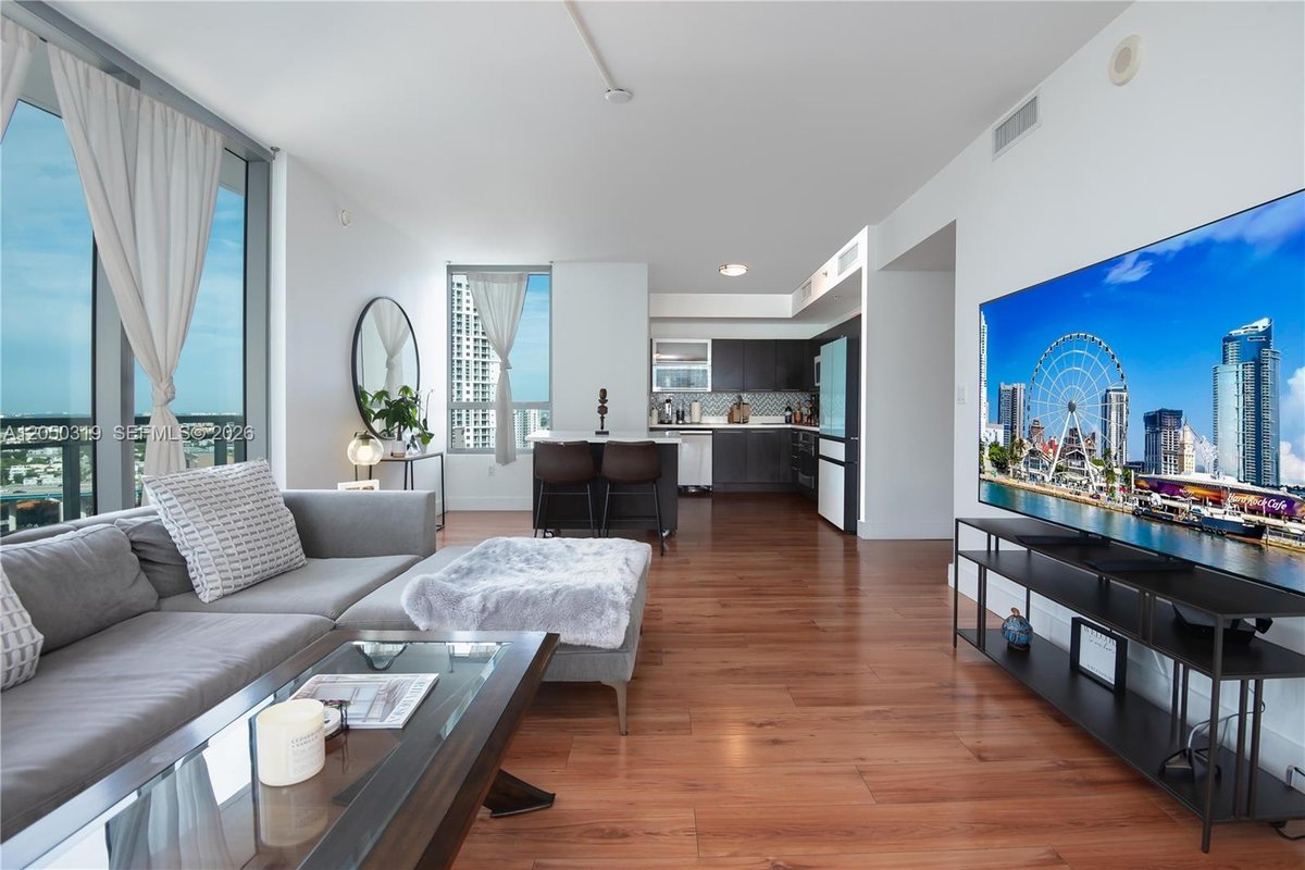 90 SW 3rd St # 2113, Miami FL 33130