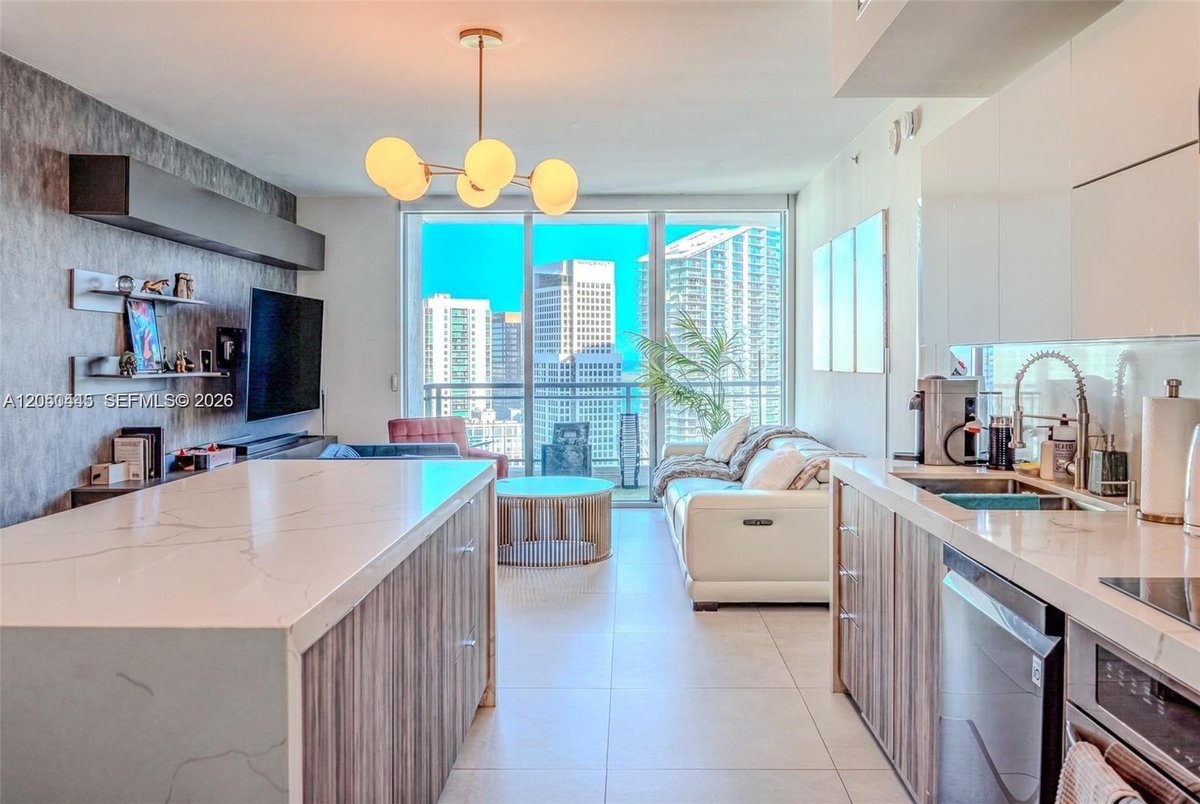 90 SW 3rd St # 3703, Miami FL 33130