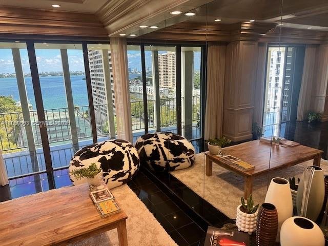 11111 Biscayne Blvd, Miami FL 33181