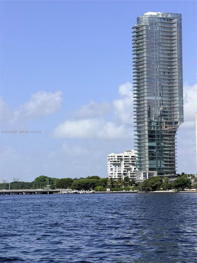175 SE 25 ROAD # 902, Miami FL 33129