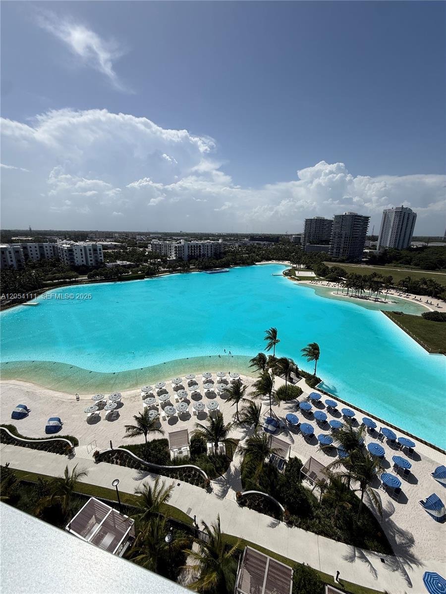 2411 Laguna Cir # 910, Miami FL 33181