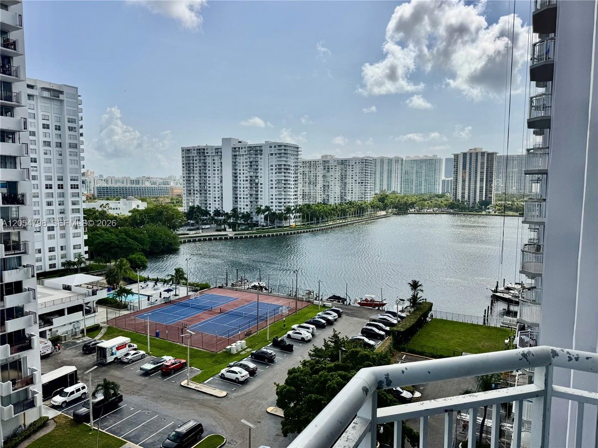 18051 Biscayne Blvd # 1002, Aventura FL 33160