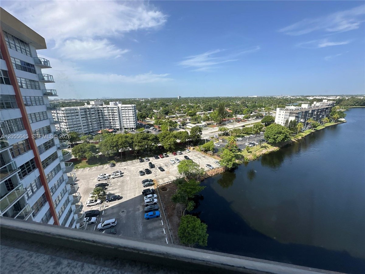 1301 NE Miami Gardens Dr # 1403W, Miami FL 33179