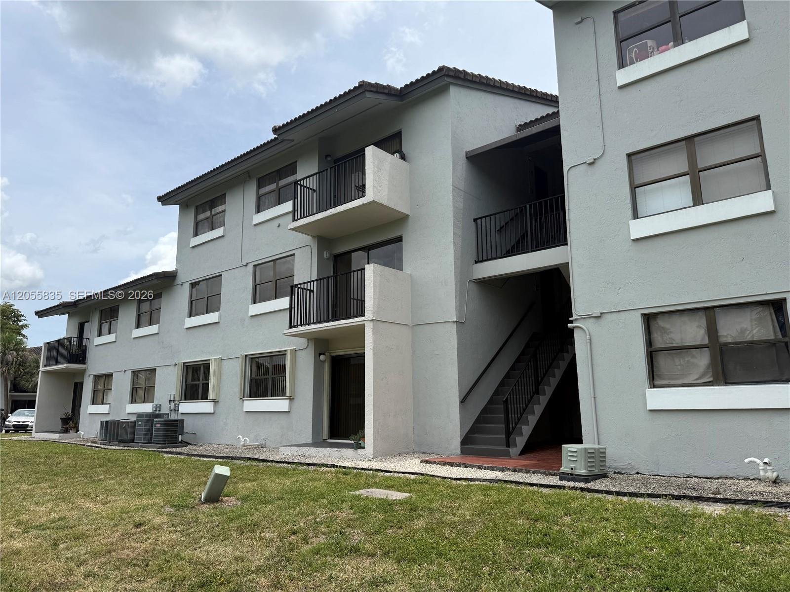 7195 NW 179th St # 211, Hialeah FL 33015