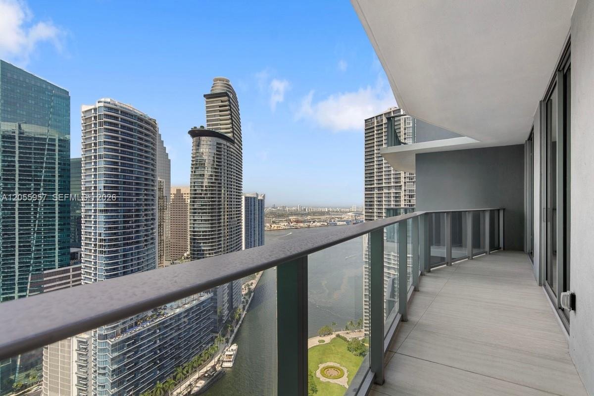 77 SE 5th Street # 3902, Miami FL 33131