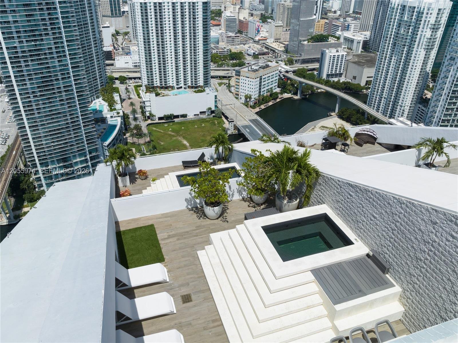 88 SW 7th St # 4303, Miami FL 33130
