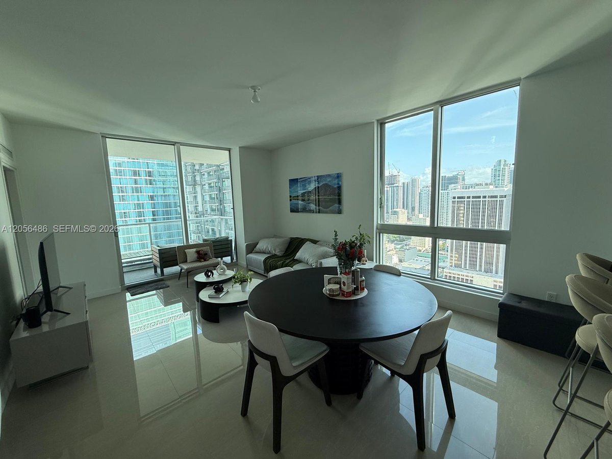 300 S Biscayne Blvd # 3301, Miami FL 33131