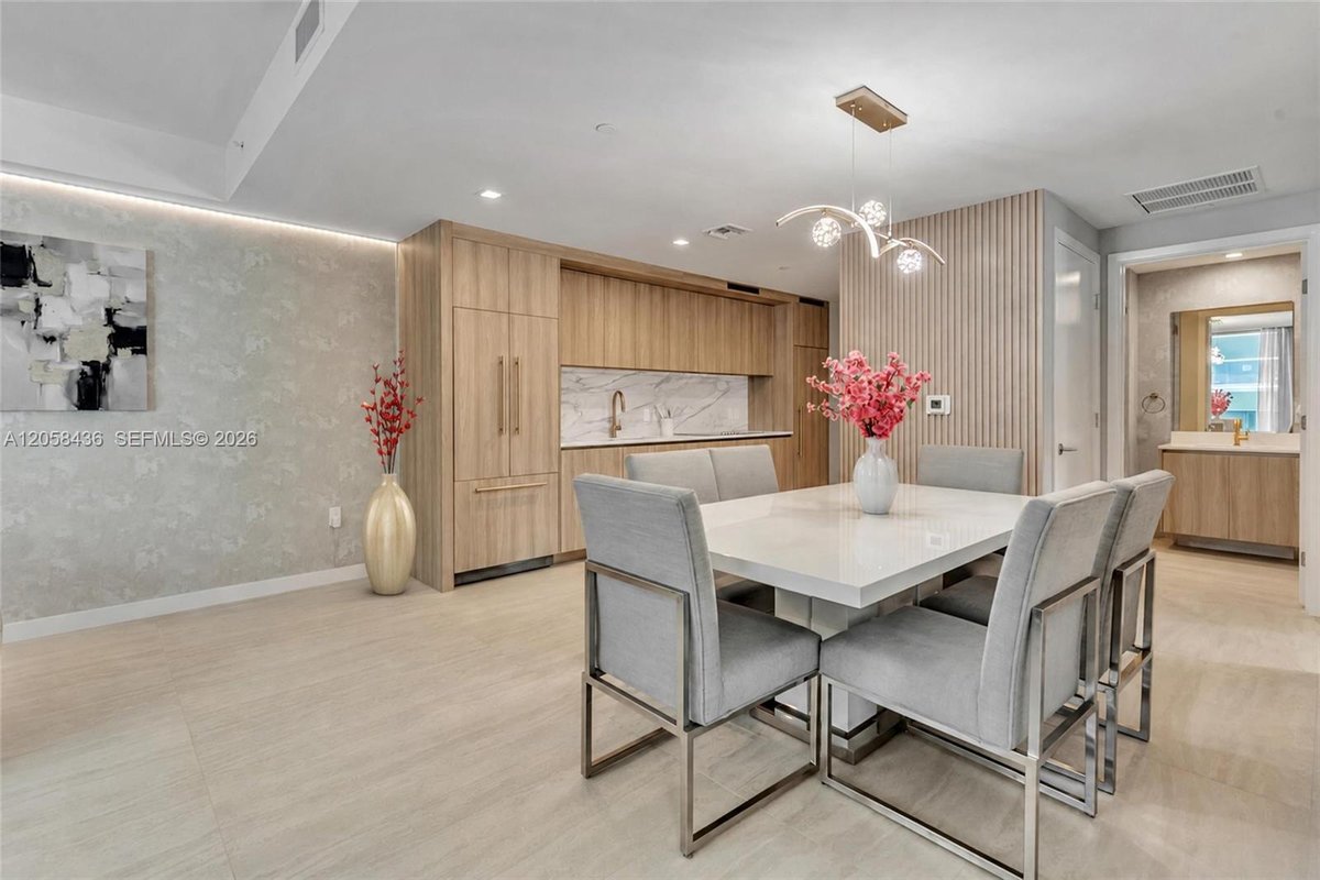 77 SE 5th St # 2006, Miami FL 33131