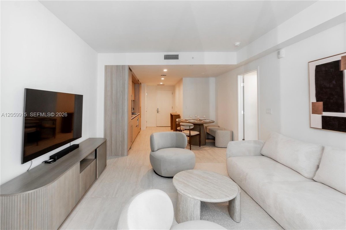 77 SE 5th St # 1910, Miami FL 33131