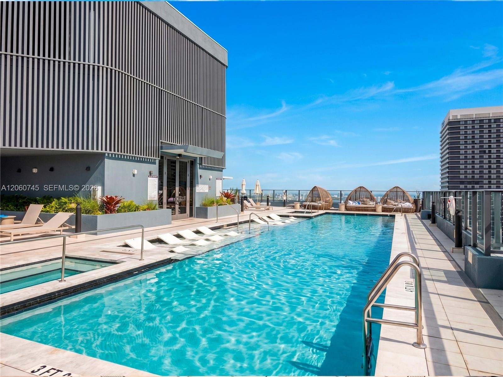 121 NE 5th St # 504, Miami FL 33132
