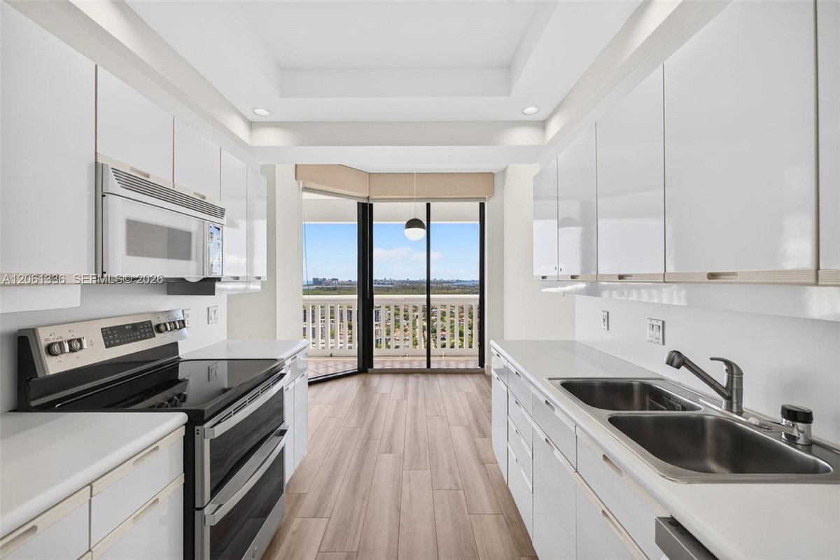2000 Island Blvd # 3008, Aventura FL 33160