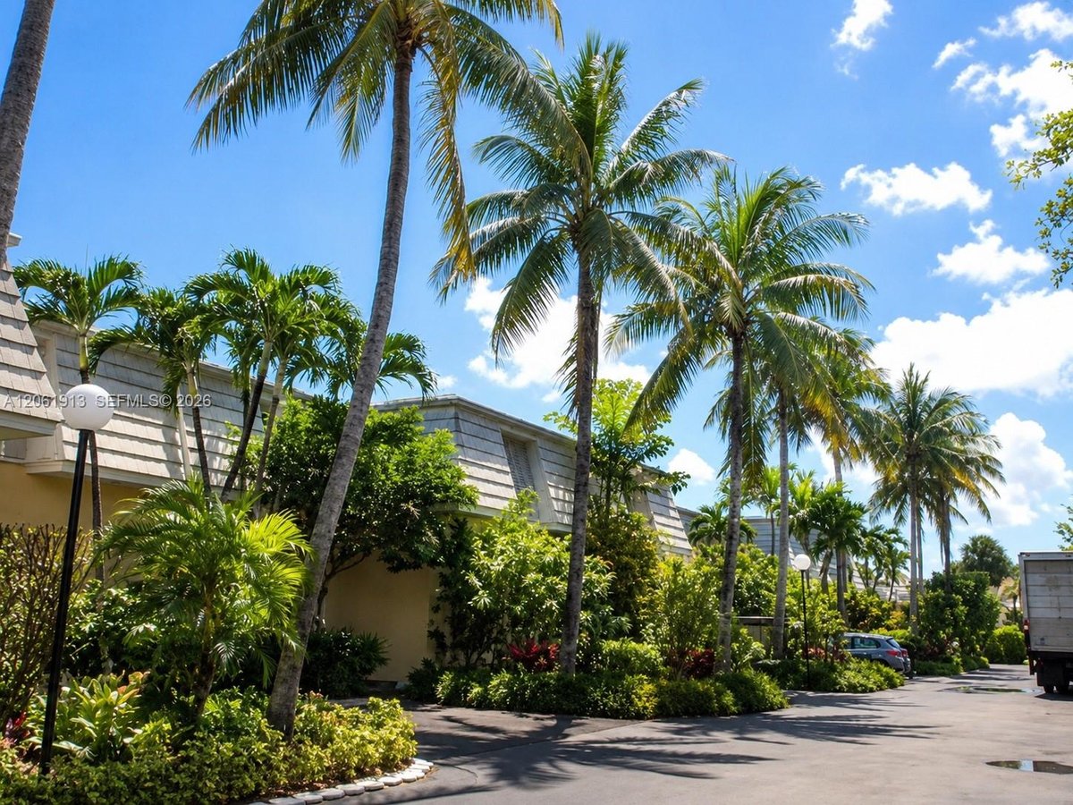 224 Sea View Dr # 104, Key Biscayne FL 33149