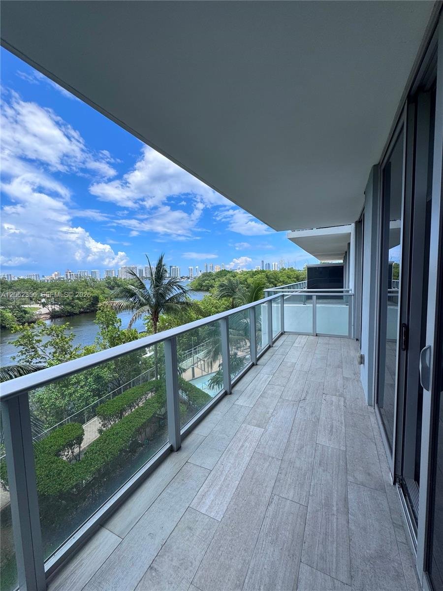 16385 Biscayne Blvd # 305, North Miami Beach FL 33160