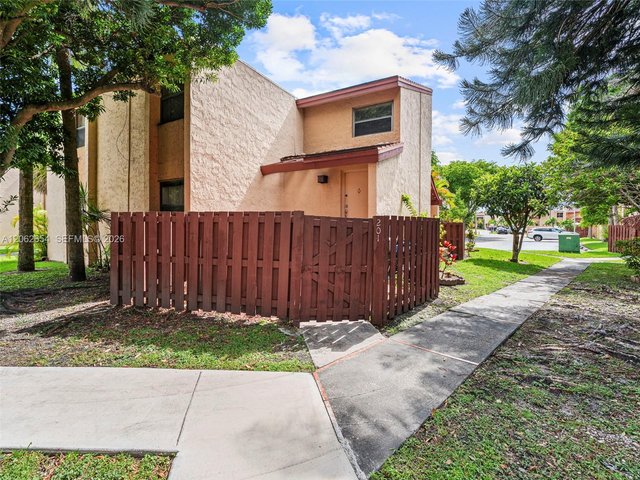 291 W Park Dr # 201, Miami FL 33172