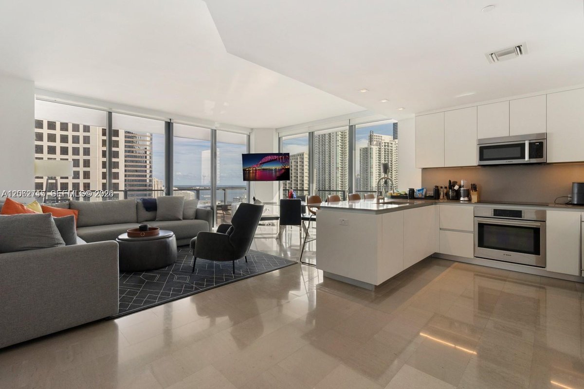 68 SE 6th St # 2101, Miami FL 33131
