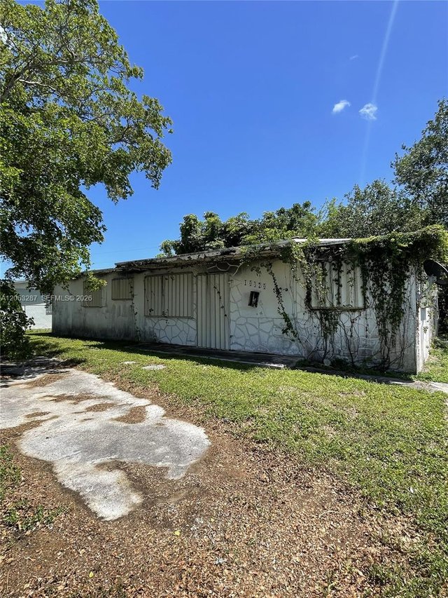 10470 SW 149th St, Miami FL 33176