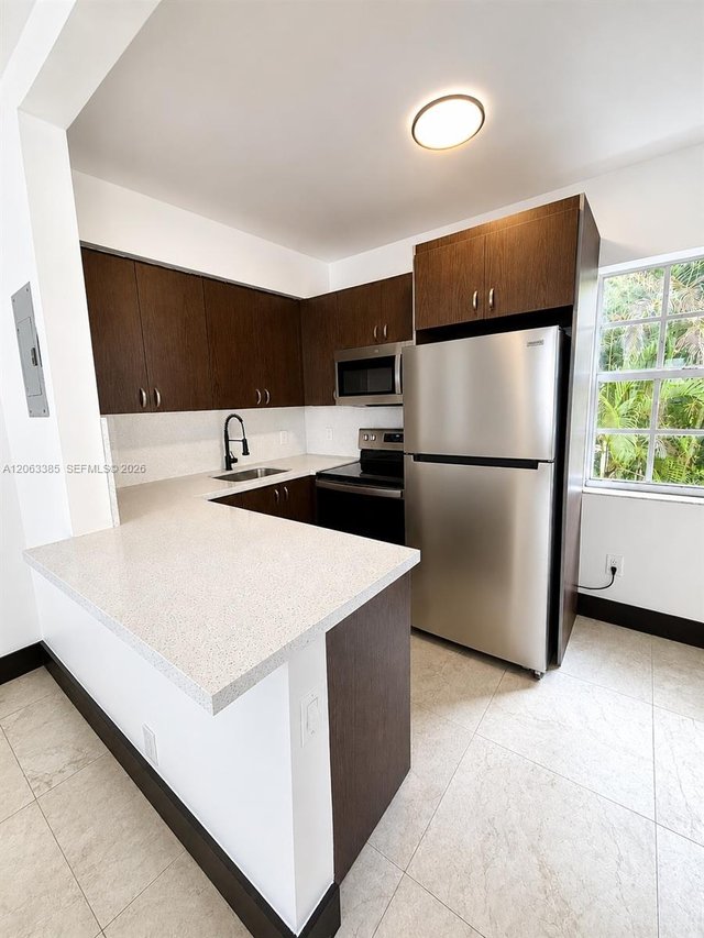 551 NE 62nd St # 14, Miami FL 33138